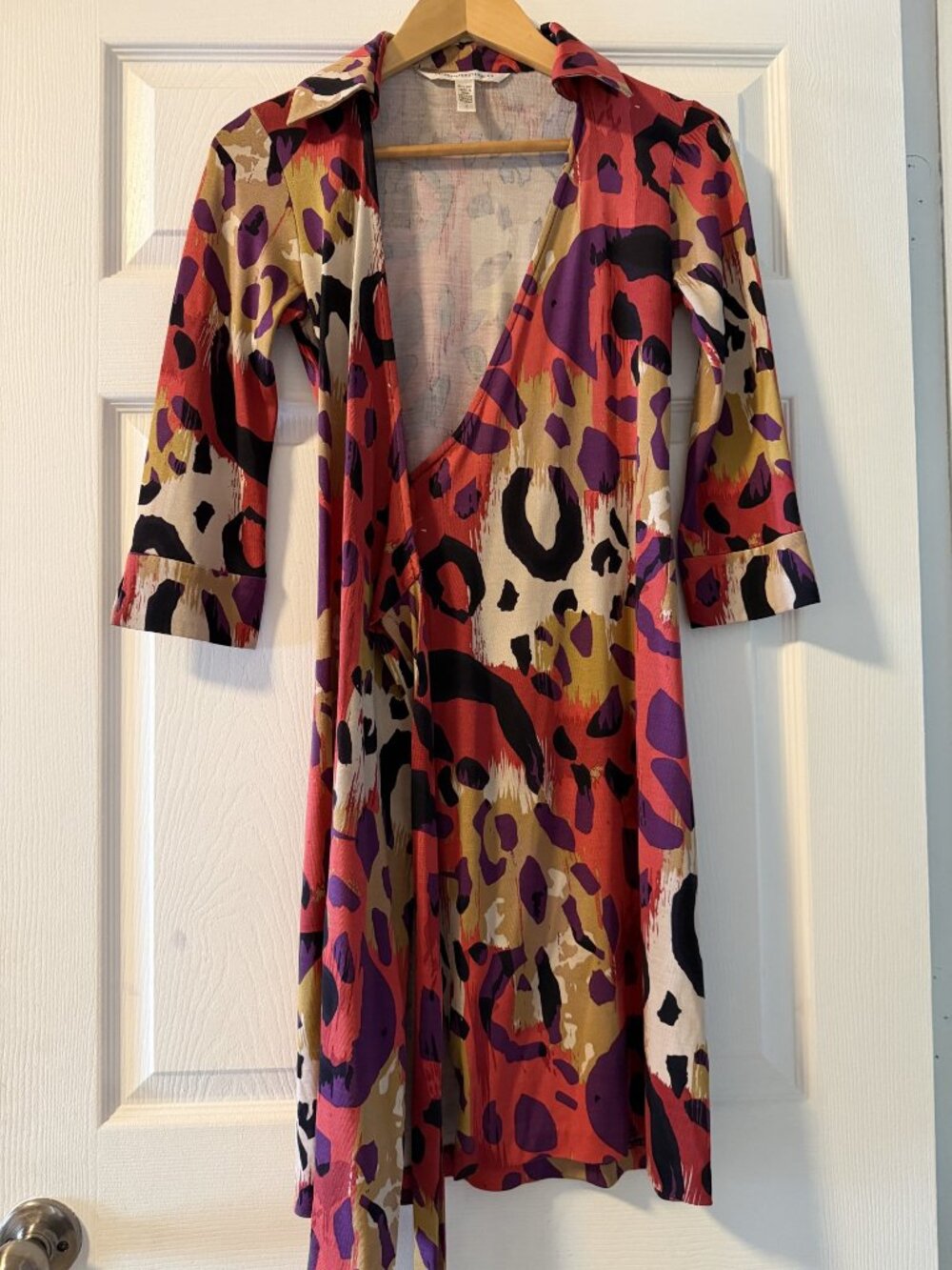 Diane von Furstenberg DVF Wrap Dress Red Purple Animal Print Silk Sz 0 - Picture 2 of 7